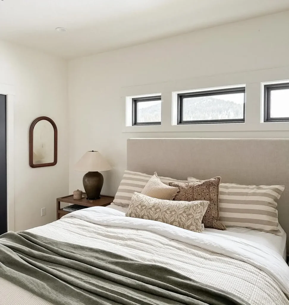 A Bedroom With An Elegant And Romantic Soft Pink Color Scheme