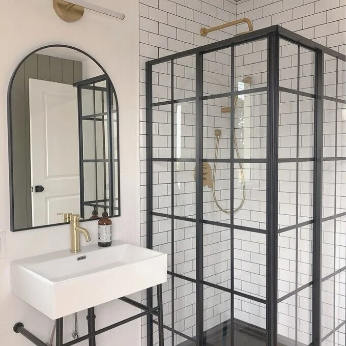 Classic Black and White Retro Bathroom